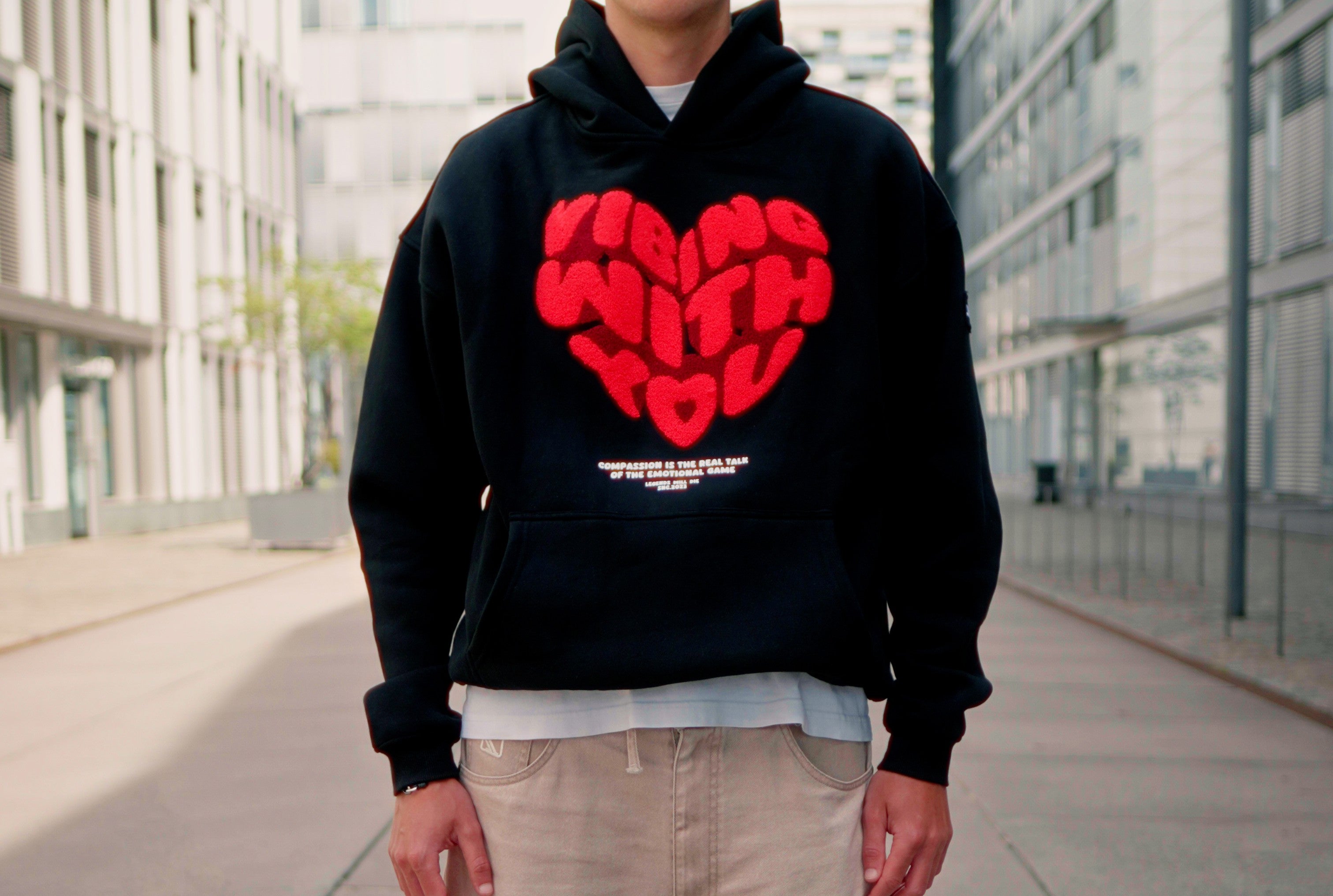 Vibing Hoodie AVYEN